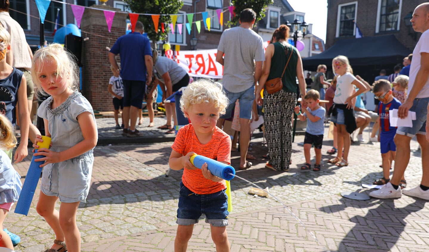 • De Dam bruist van activiteiten op de slotdag van Ameide Lichtstad 2023.
