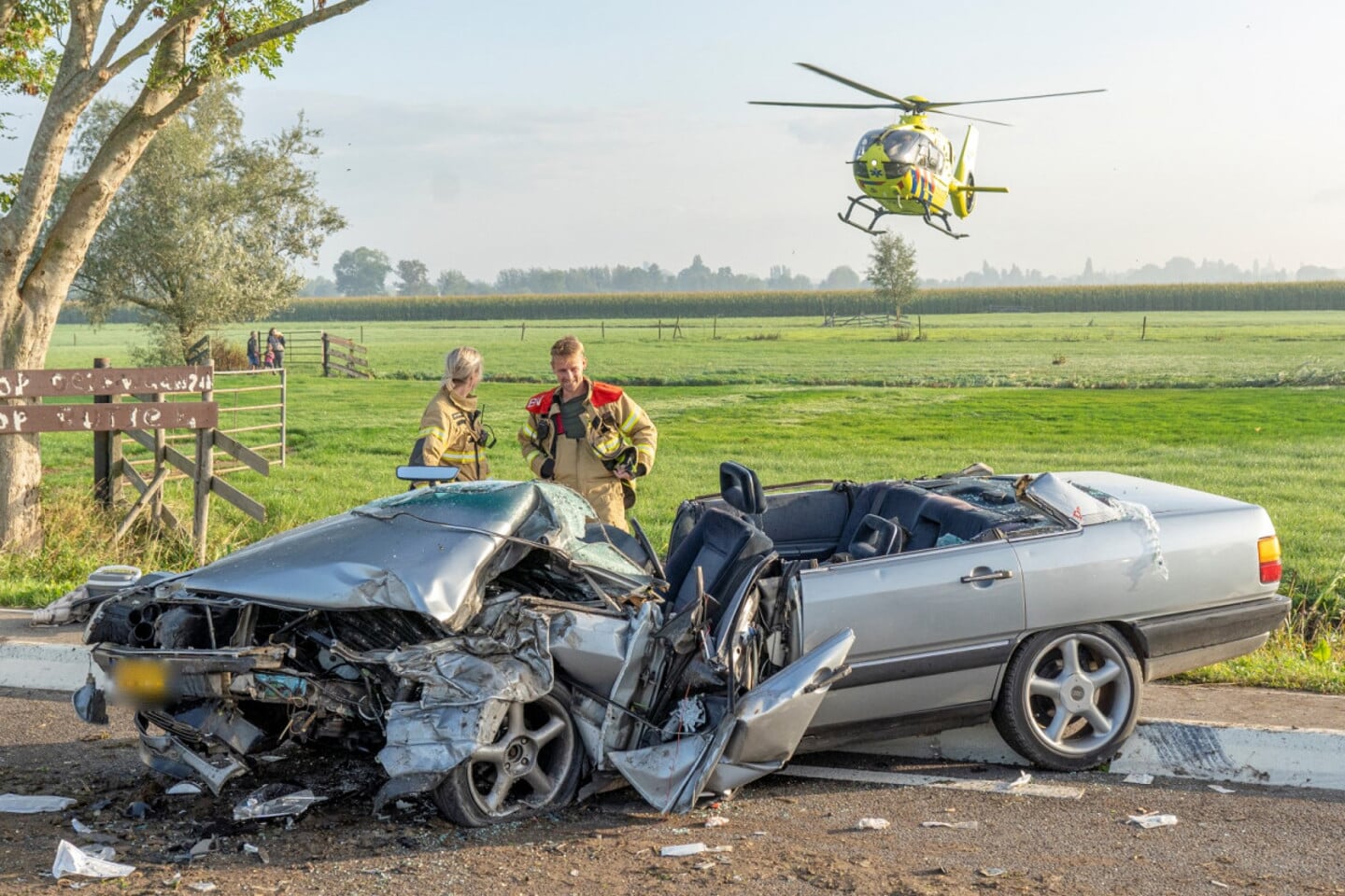 • Nieuw-Lekkerlandse automobilist raakt gewond bij botsing met tractor op Veerweg in Streefkerk.