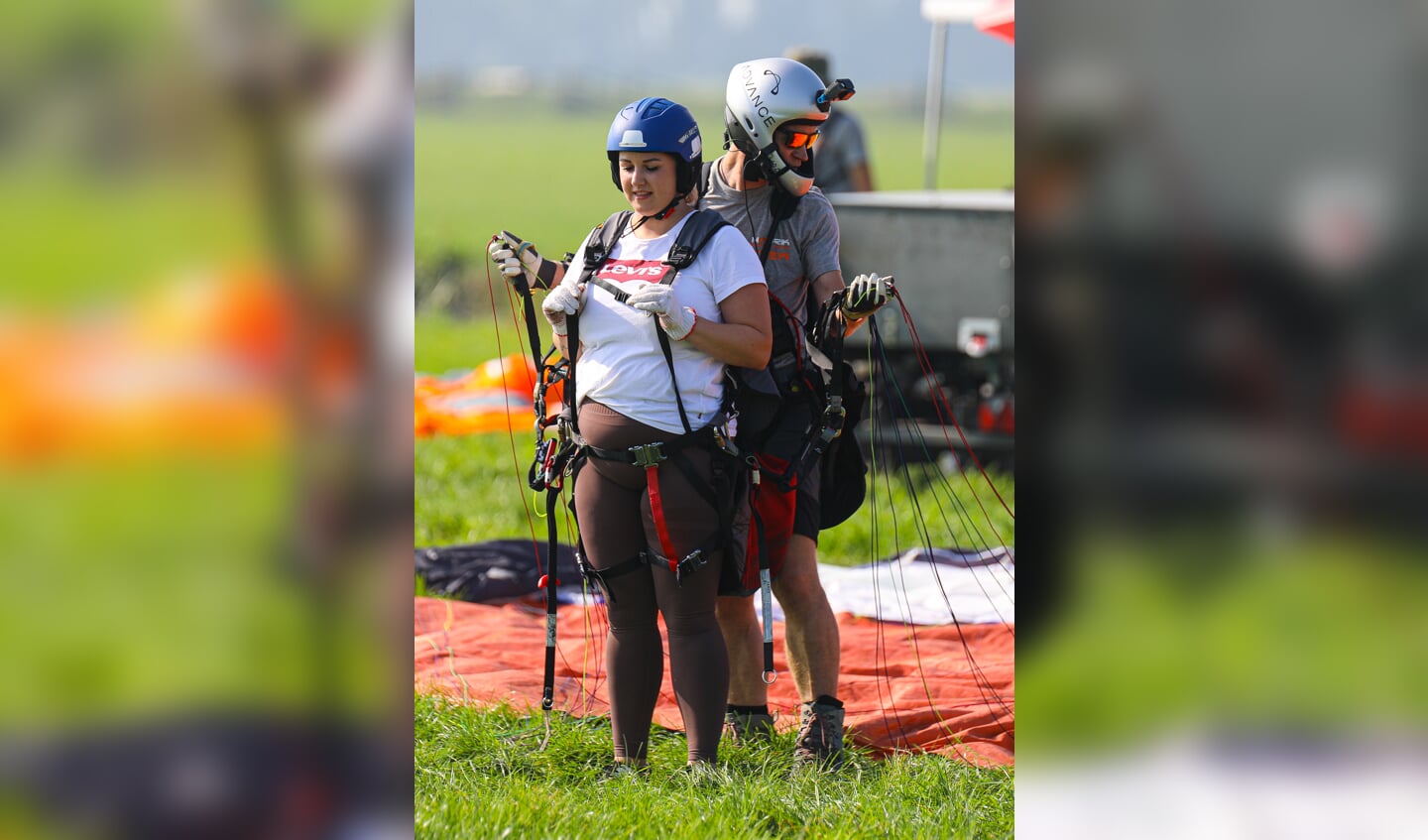 • Paragliden op de slotdag van Ameide Lichtstad 2023.