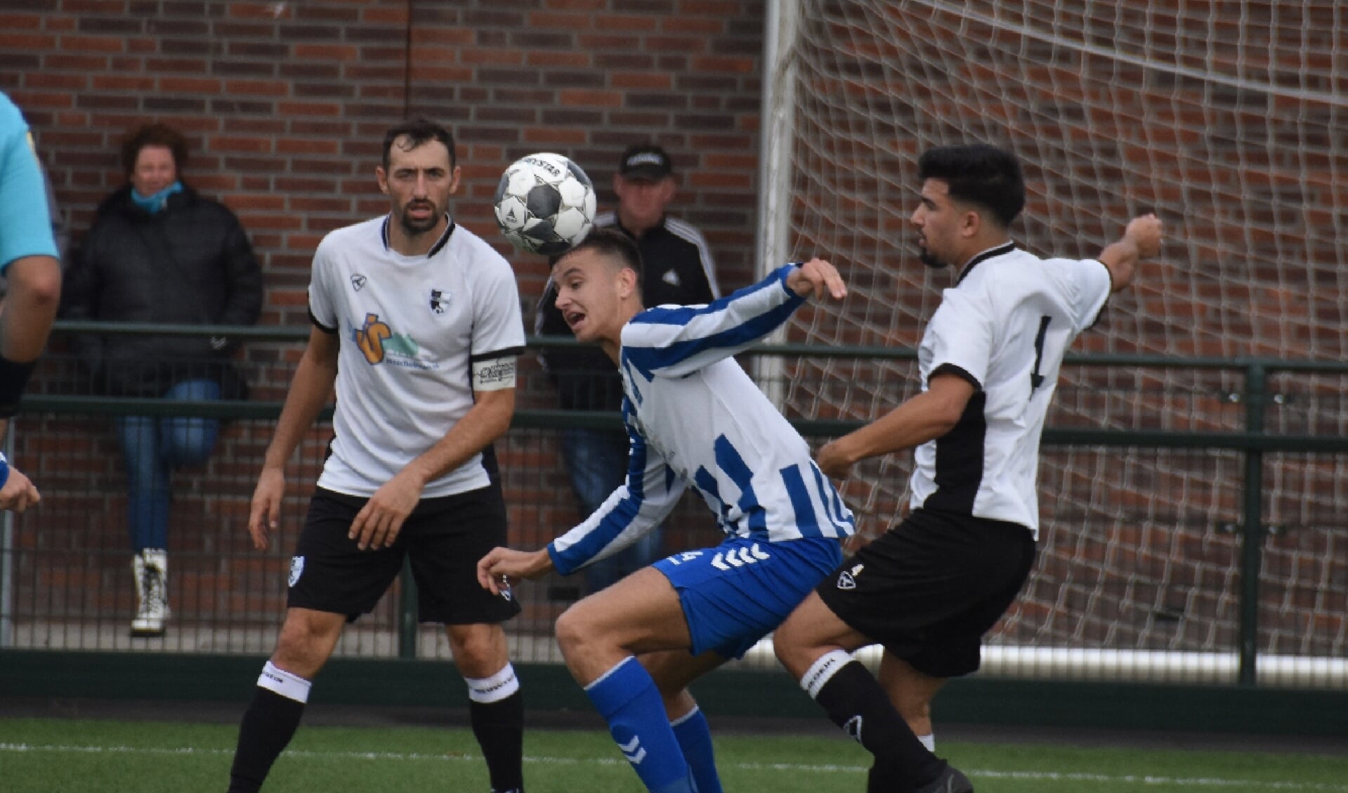 • Lopik in actie tegen JSV Nieuwegein: 3-3.