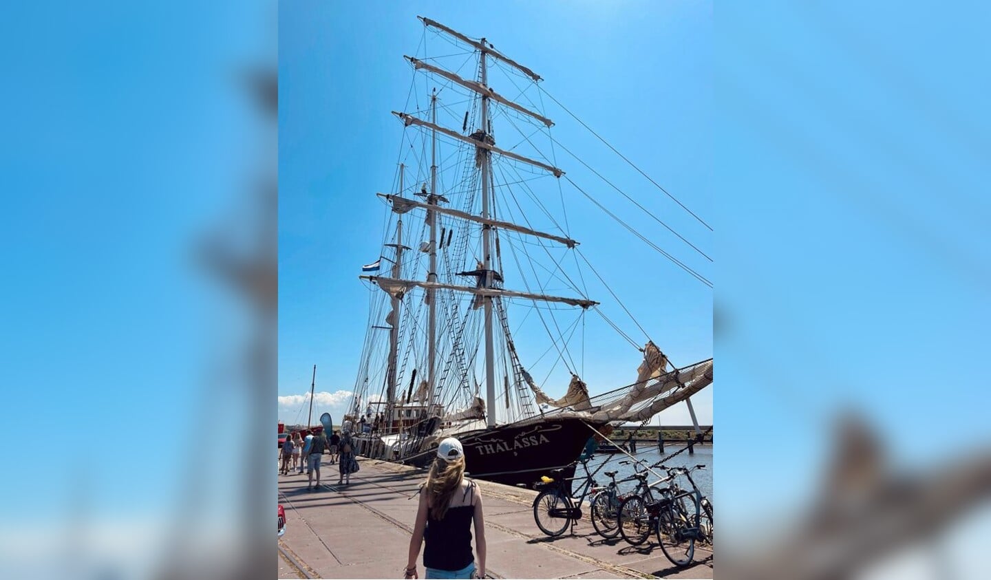 • Het schip van School at Sea.