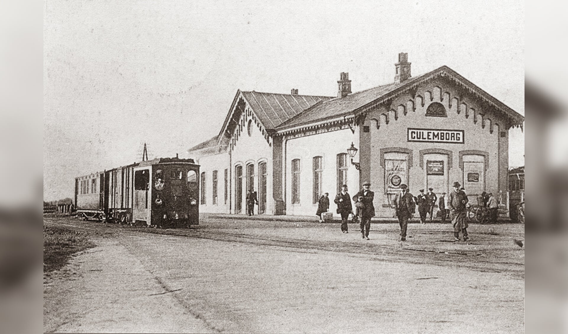 Het oude station van Culemborg mét tram.