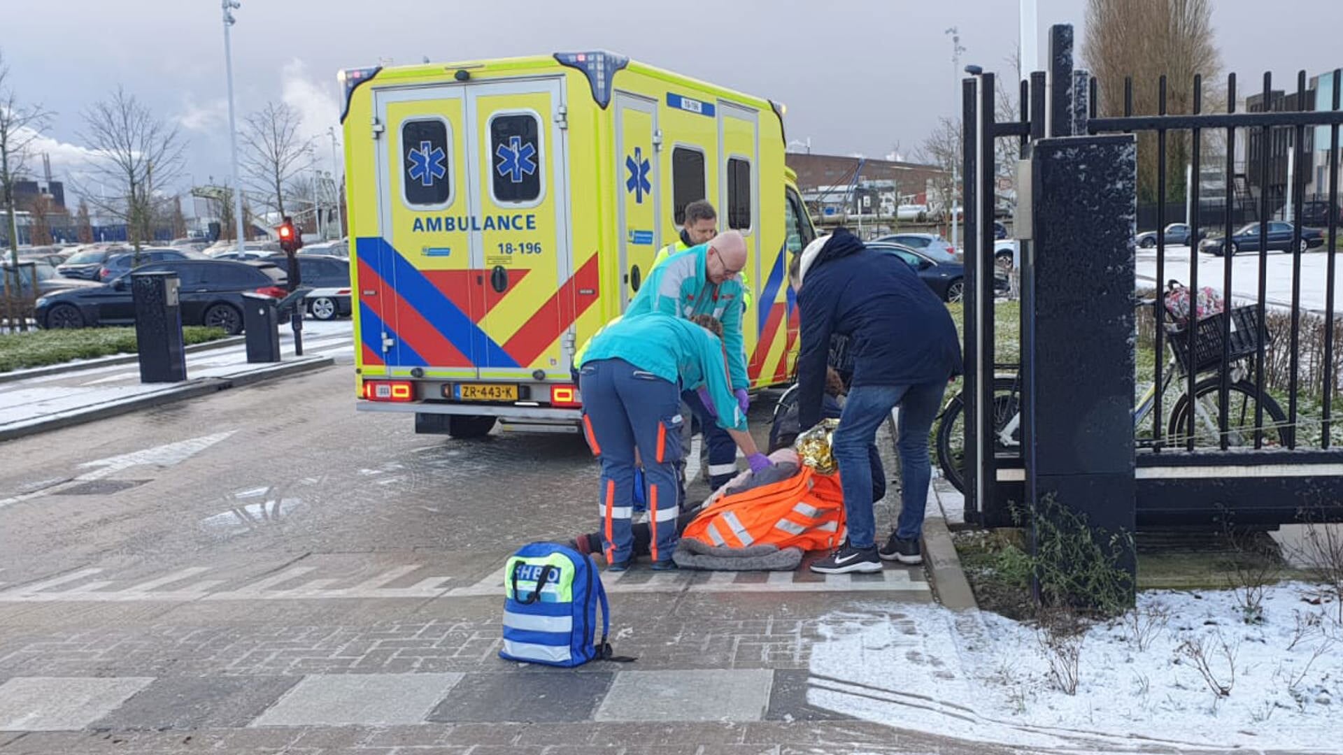 Fietsster Naar Ziekenhuis Na Harde Val Door Gladheid Op De Ketelweg In ...