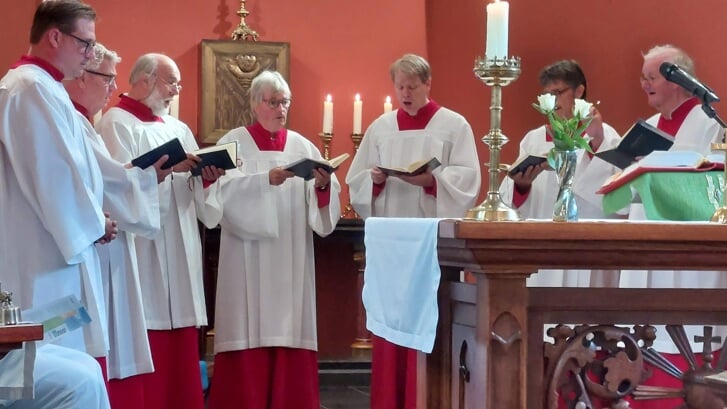 • De Schola zingt de Gregoriaanse gezangen van de derde zondag van de veertigdagentijd en de vaste gezangen Kyrie, Credo, Sanctus en Agnus Dei. 