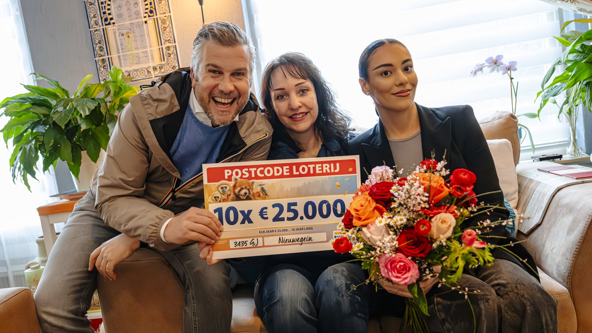 • Hilde uit Nieuwegein wint tien jaar lang 25.000 euro.