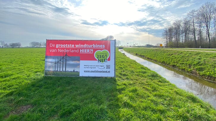 • Actiegroep Gaaf Slingeland plaatste onlangs spandoeken om te protesteren tegen de windturbines.