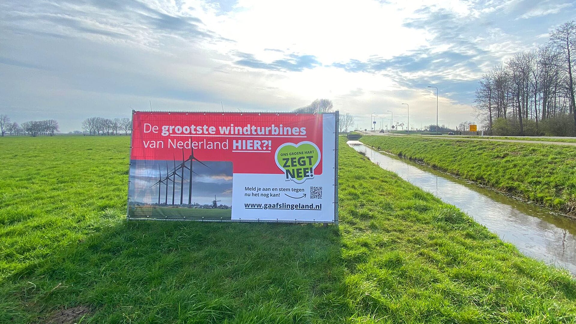 • De actiegroep Gaaf Slingeland hing in Molenlanden posters op en plaatste ook spandoeken.