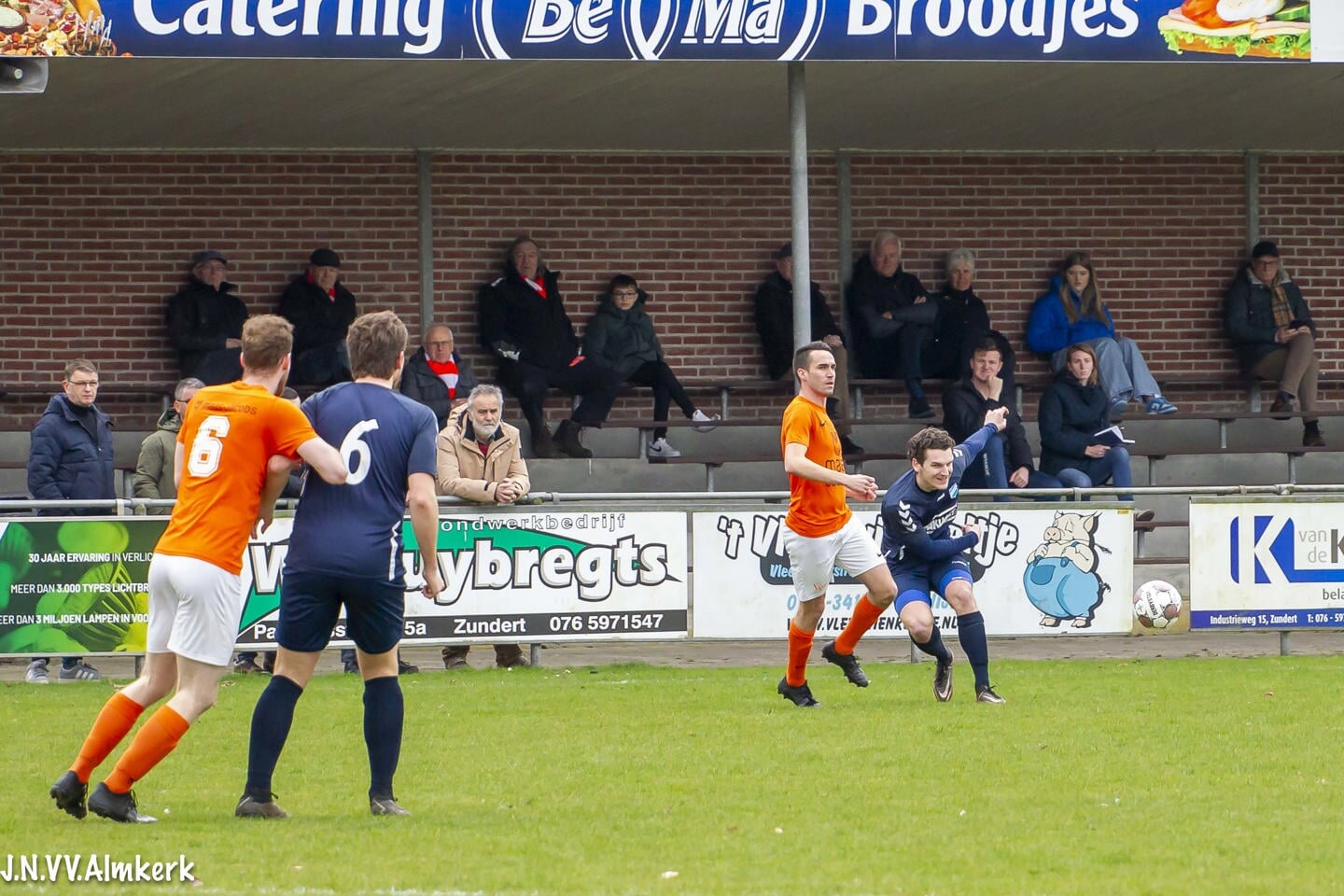 • Moerse Boys - Almkerk (2-2).