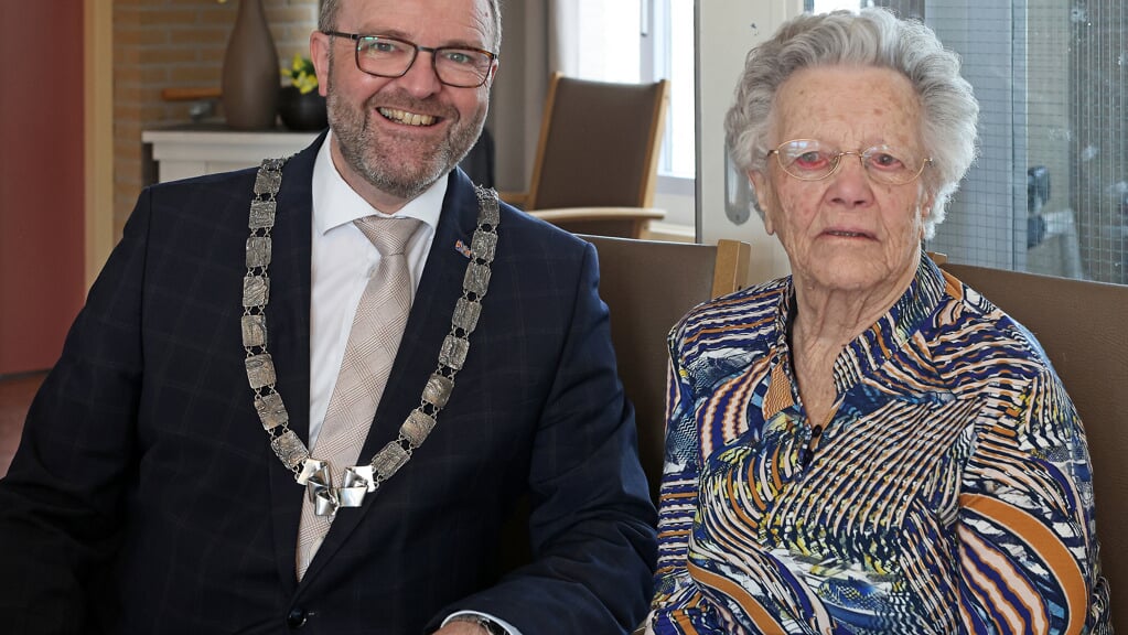 • Mevrouw Geurtsen-Roberti heeft de leeftijd van 104 bereikt. 