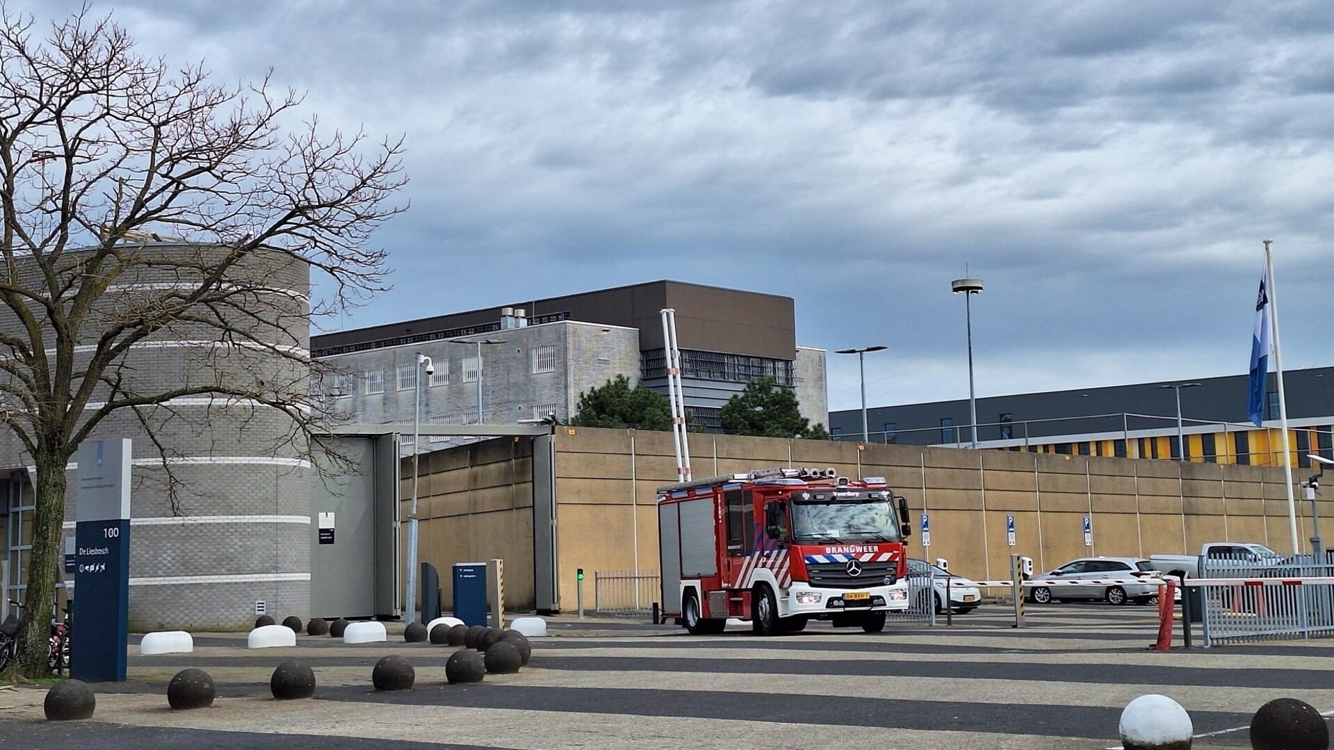• De brandweer rukte zondagochtend uit voor een brand in de gevangenis in Nieuwegein.