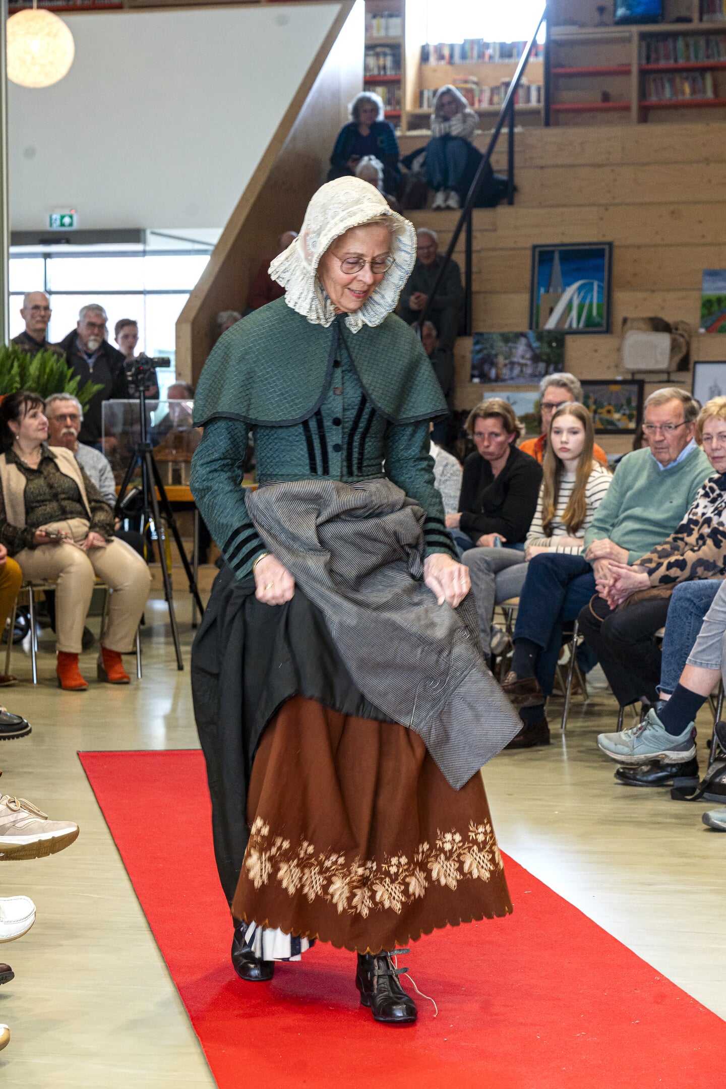 Modeshow Historische Vereniging Hoogblokland, Hoornaar en Noordeloos