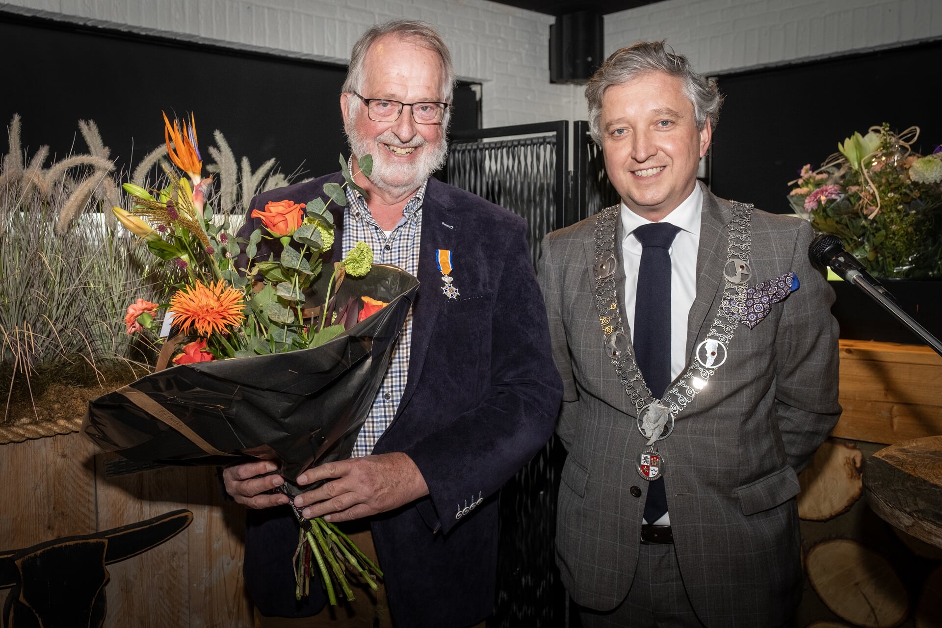 • Bos Jansen met burgemeester Beenakker.