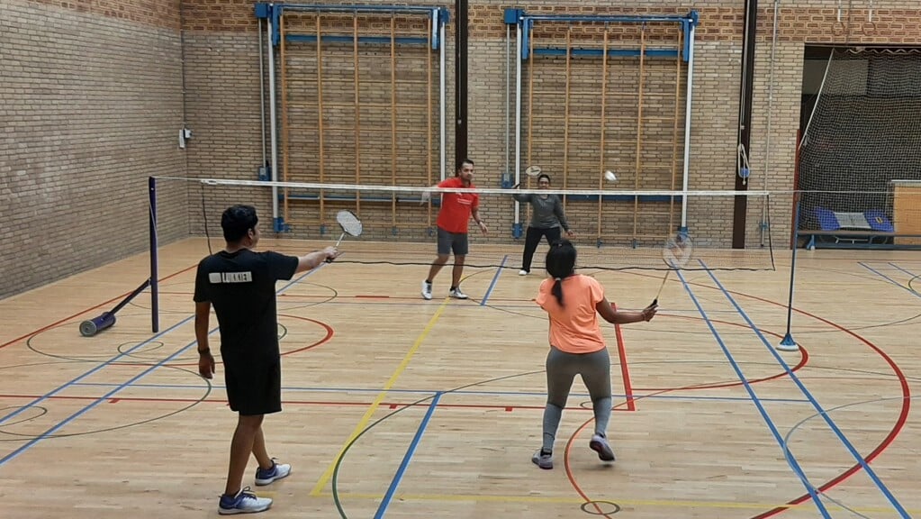 • Expats uit India spelen badminton bij Smash. 