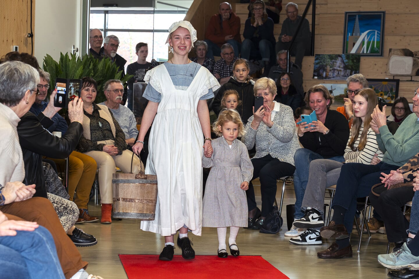 Modeshow Historische Vereniging Hoogblokland, Hoornaar en Noordeloos