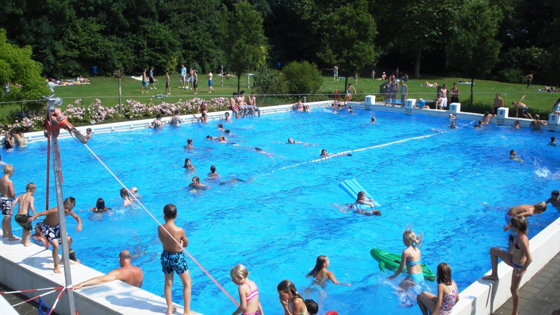 • Zwembad Schoonenburg in betere tijden.