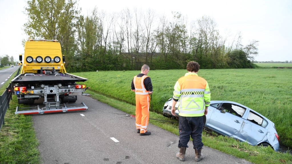 • Auto beschadigd, inzittenden ongedeerd.