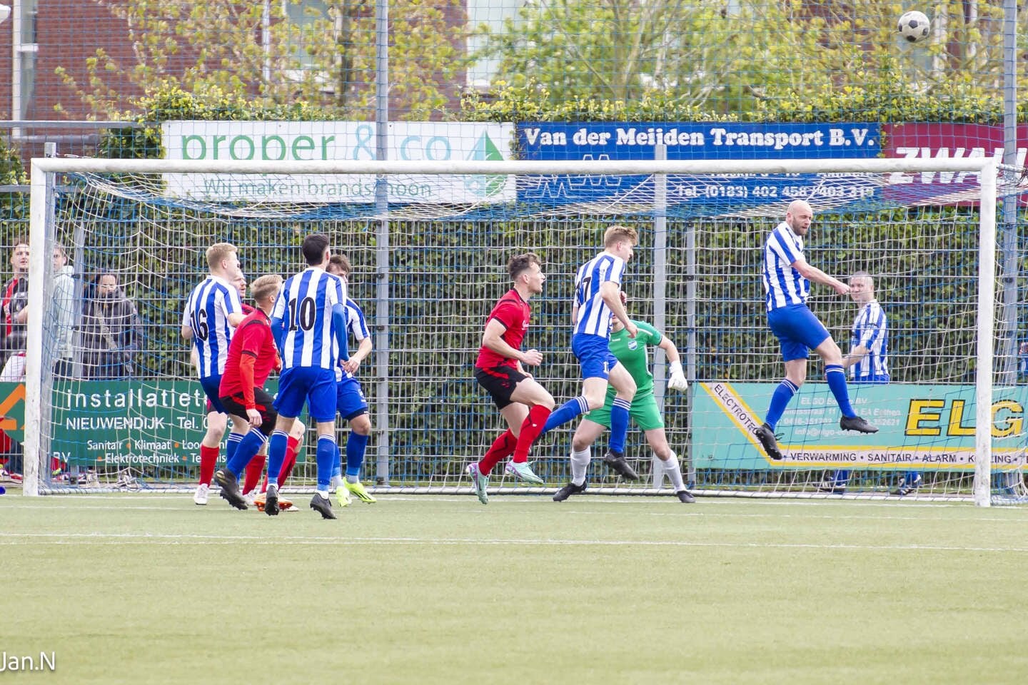• Almkerk - EFC (3-0).