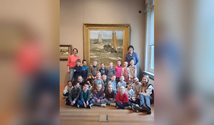 • Groep 2 van de Eben-Haëzerschool in Groot-Ammers werkt over het thema 'Kunst' en bezocht het Dordrechts Museum.