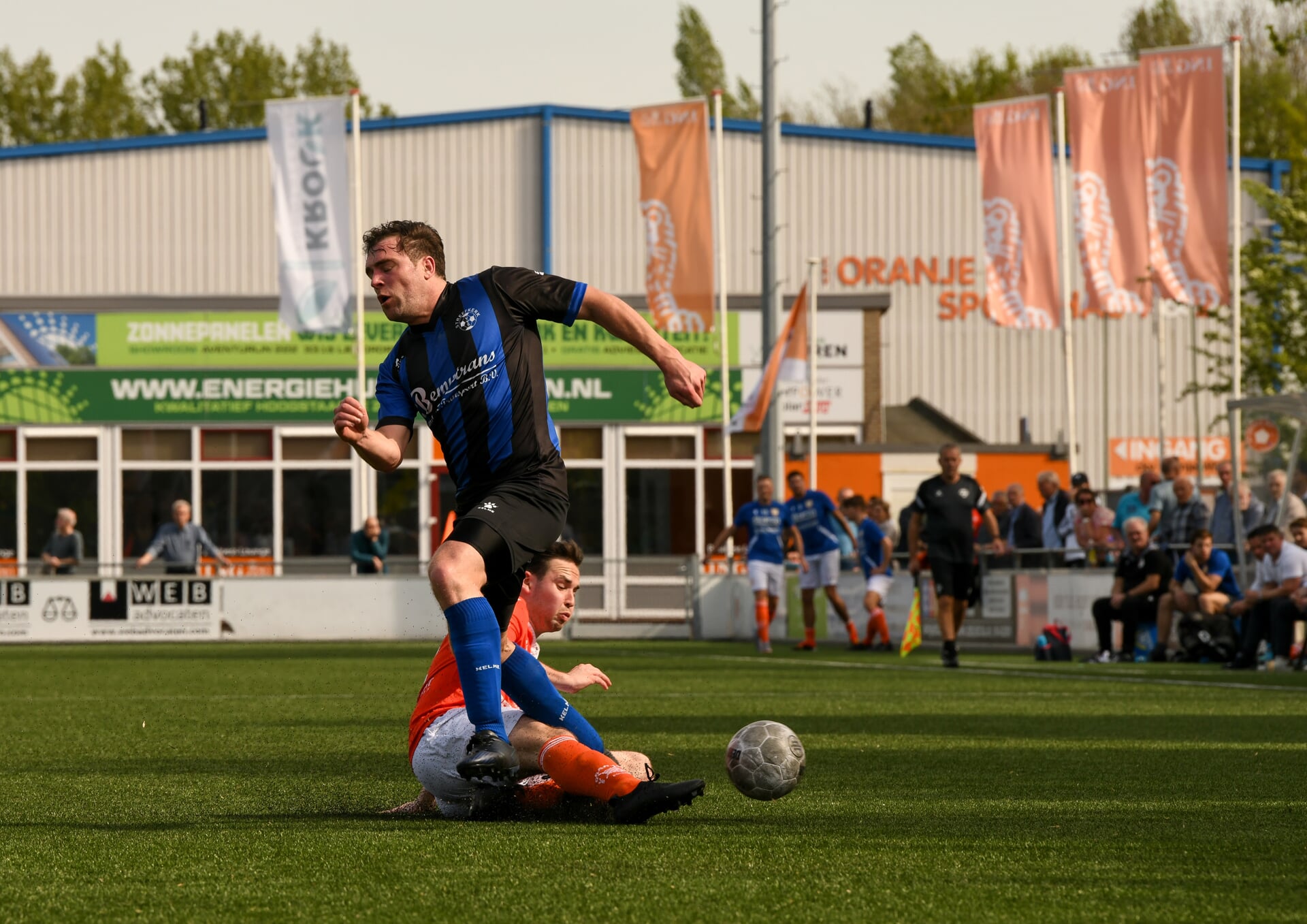 • Oranje Wit - Streefkerk (4-1).