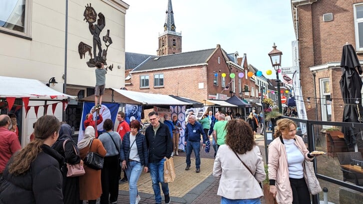 • Een zonnige Lentemarkt in Montfoort.