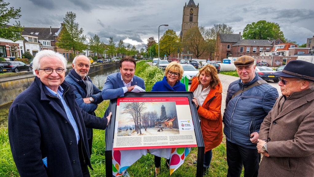 • Door de stad zijn 10 van dit soort borden geplaatst waarvan deze op het Bleekveld bij de gracht.