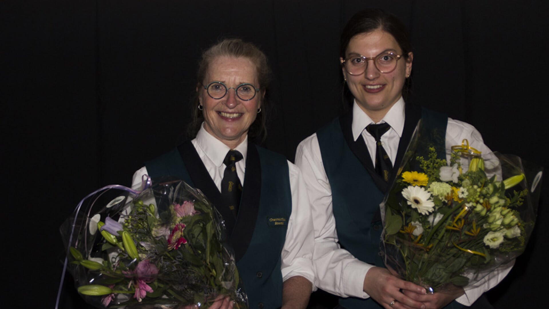 • Jubilarissen Tiny Hol 50 jaar lid en Annamarije Veldhuijsen 12,5 jaar lid.