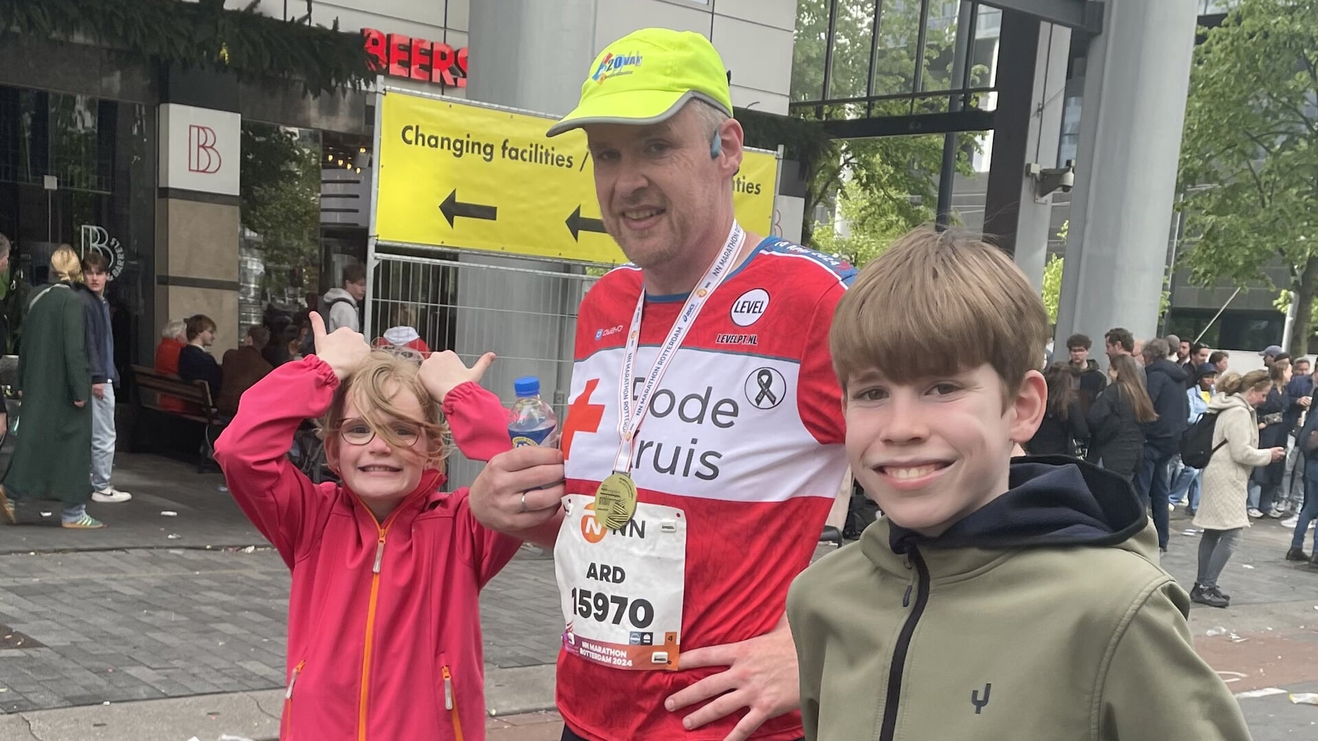 • Ard Molenaar na het voltooien van de marathon.