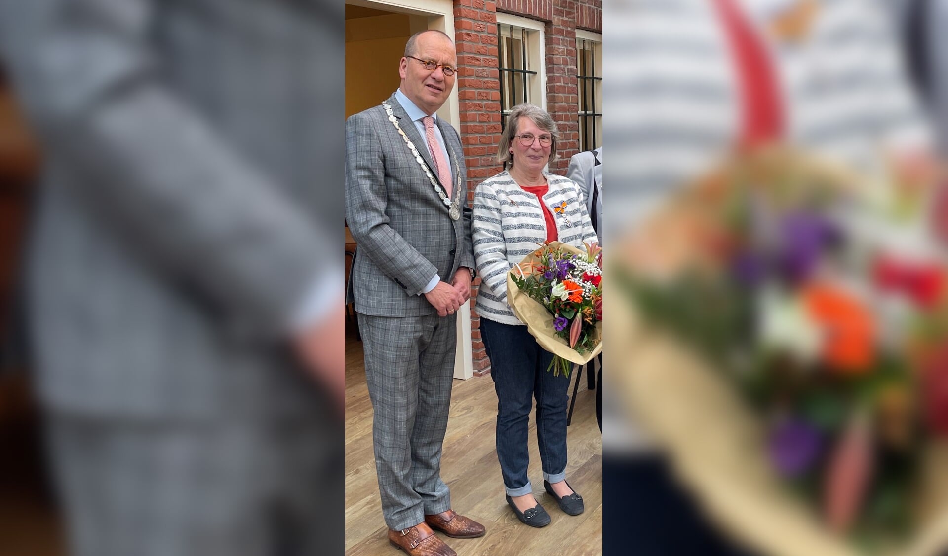 • Jeannet Hommel-Rozendaal met burgemeester Segers.