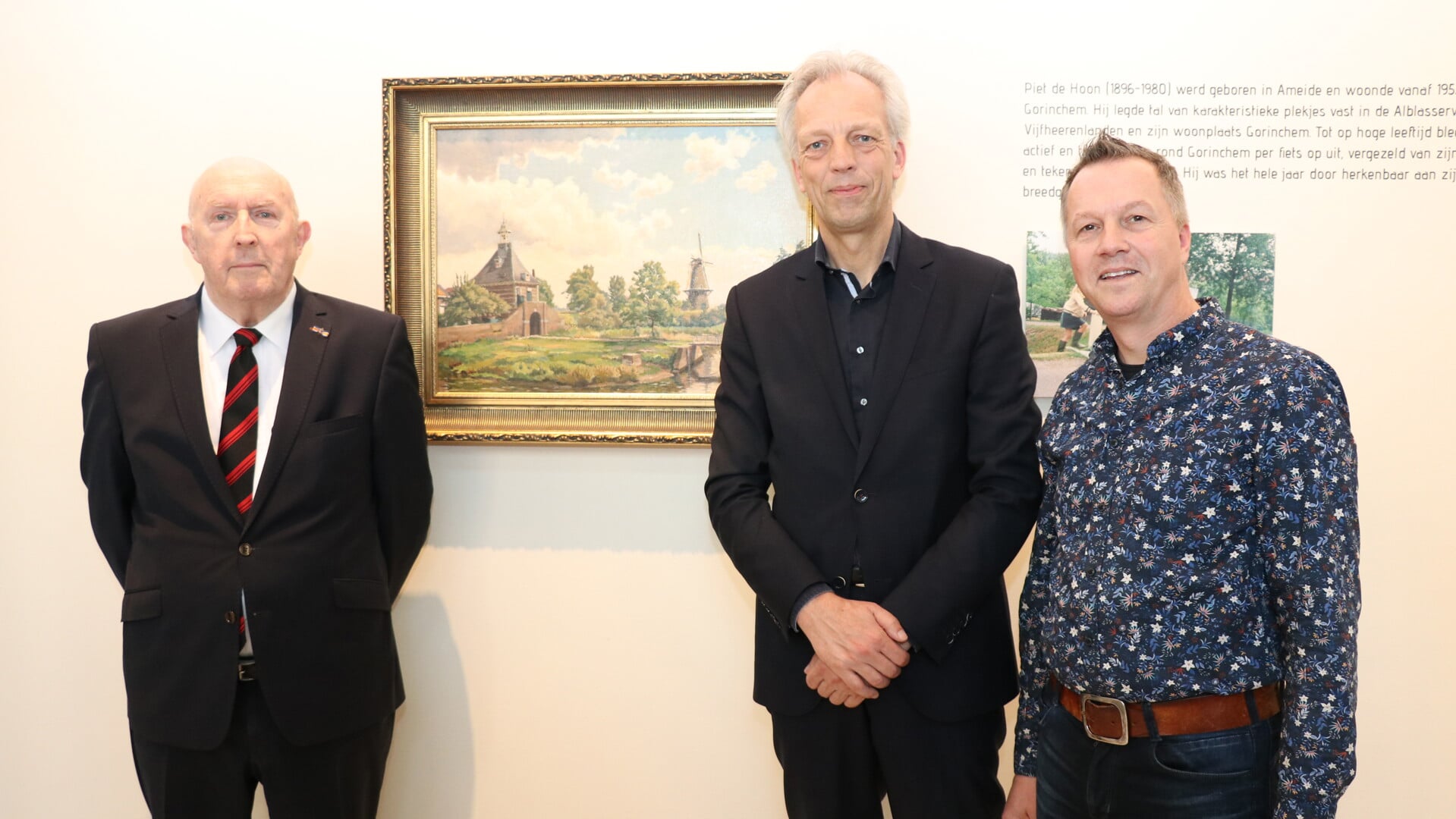 • Van links naar rechts: Hans van den Heuvel, Sjors Fröhlich en Mathieu van Pelt, de conservator van het museum.