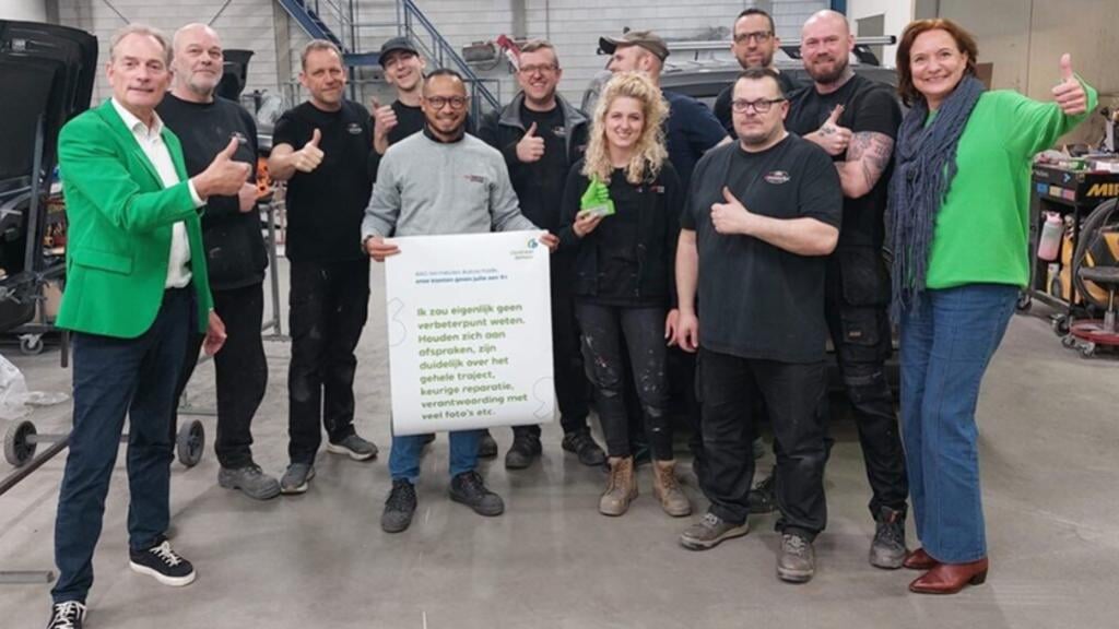 • Vermeulen Autoschade: blij met de Groene Duim Award.