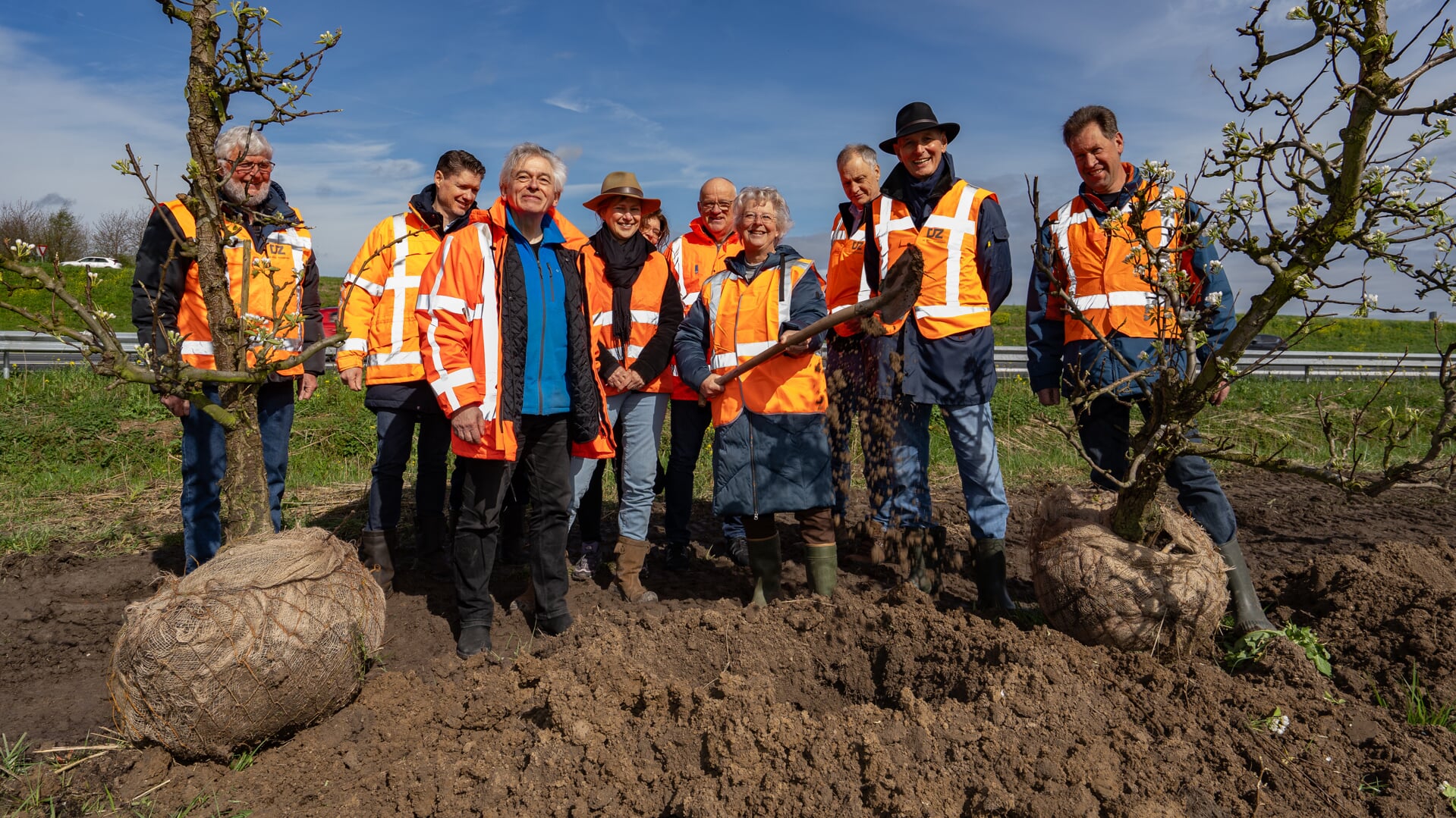 De Eerste Perenbomen Van Het Project ‘De Langste Boomgaard’ Staan Langs ...