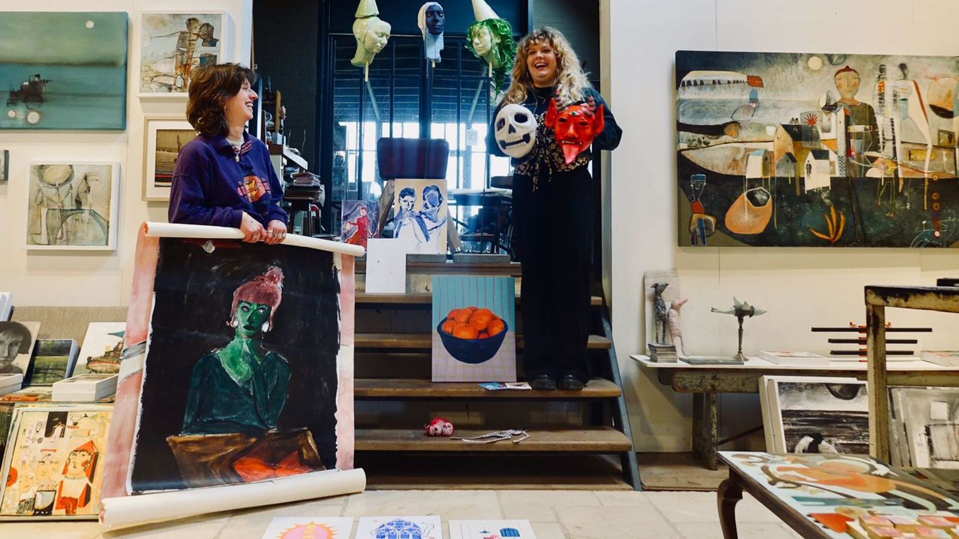 • Anna Fetter en Annick Scheerder bij Mus Atelier in Zoelen. 