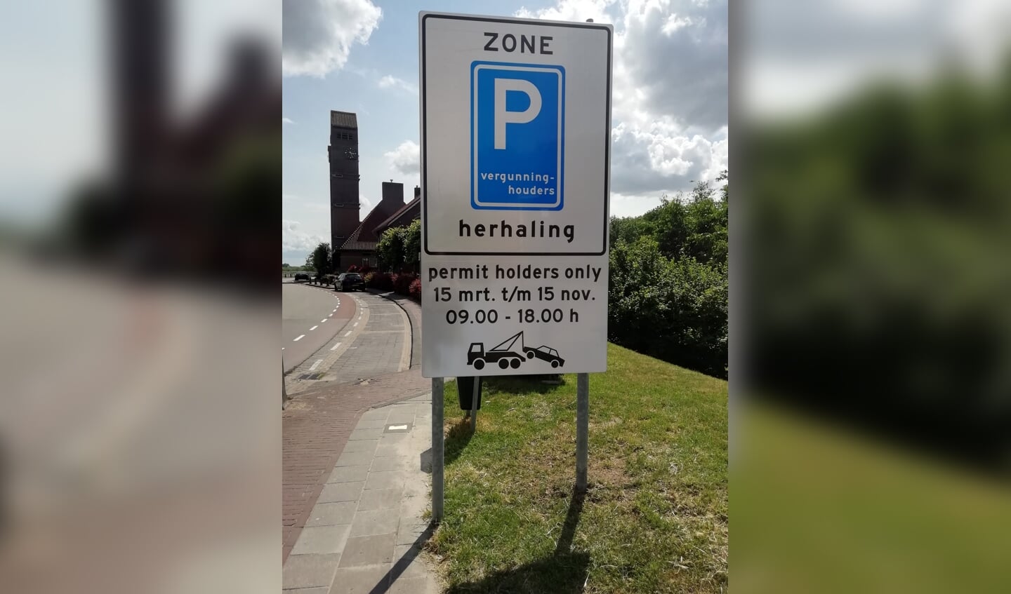 • Het huidige waarschuwingsbord tegen foutparkeren.