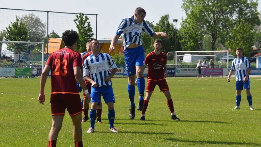 • SV Lopik verloor de cruciale degradatiewedstrijd tegen Nita uit Nieuwer ter Aa met 2-3.