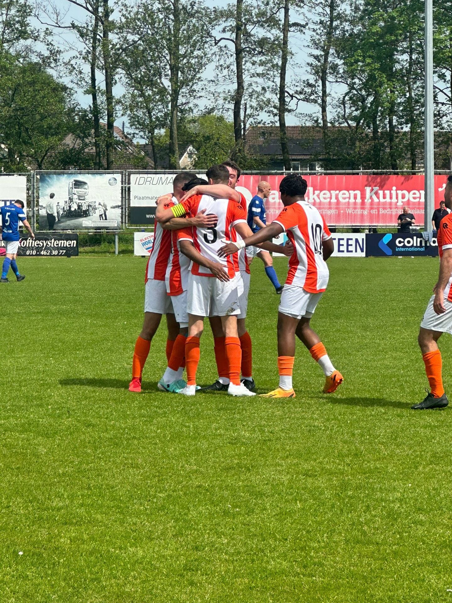 • Alblasserdam viert de fraaie 0-1 van Jordy Wermesfelder tegen Schelluinen.