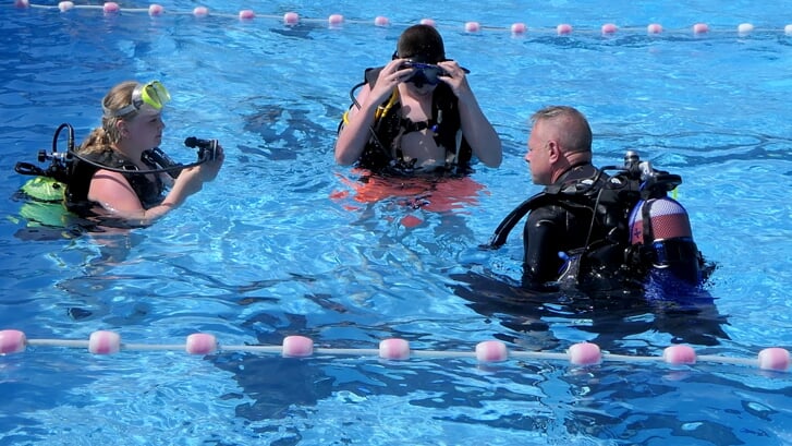 • Het proefduiken tijdens de Open Dag bood een unieke kans om zwembad De Dompelaar op een andere manier te ervaren. 