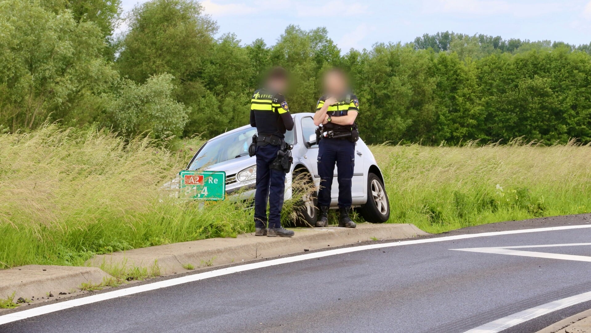 • Een bestuurder raakte maandagmiddag van de weg in de buurt van afslag Culemborg. 