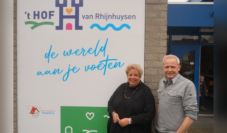 • Directeur 't Hof van Rhijnhuysen Martijn Bakker en Sylvia van Est, clustermanager Kind & Co.