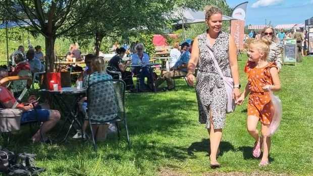 Streekmarkt bij 'Het Schapenschuurtje' in Berkenwoude