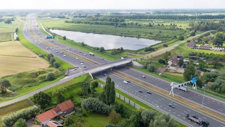 • De A2 is dan afgesloten tussen knooppunt Everdingen en knooppunt Deil voor verkeer in de richting van ’s-Hertogenbosch.
