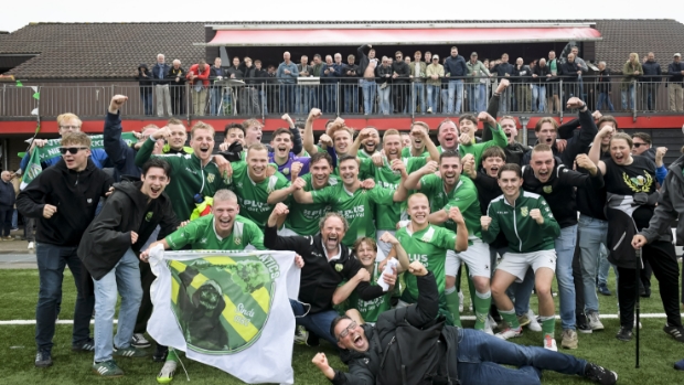 Nieuw-Lekkerland maakt het spannend, maar handhaaft zich na penalty's in de eerste klasse