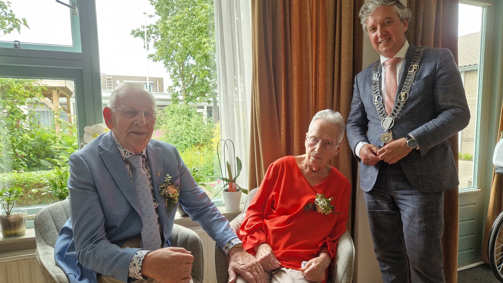 60 jaar getrouwd noodgedwongen gescheiden van, maar nog zielsgelukkig met elkaar Al het