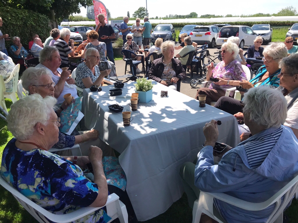 Met de Zonnebloem kersen eten in Jaarsveld