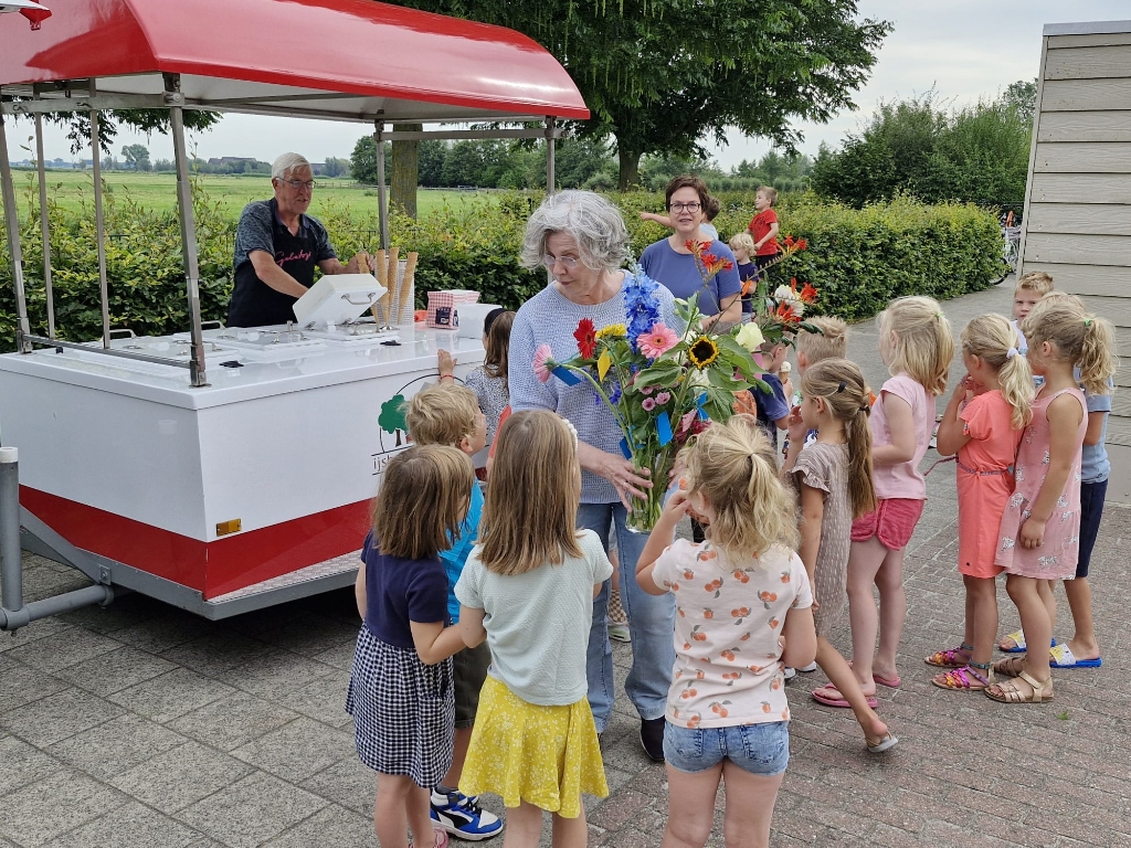 Juf Inge Aanen Neemt Na 47 Jaar Afscheid Van Samen Uit Weg Uit Hoornaar