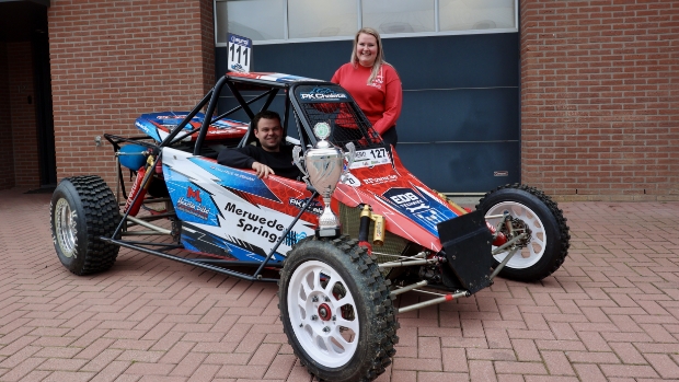 'Autocross-stel' Aniek en Richard: 'We hebben elkaar langs de baan ontmoet'