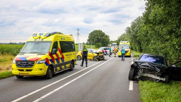 N207 (Gouda-Stolwijk) dicht na frontale botsing