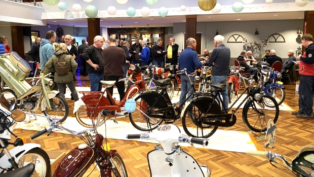 Iconische oldtimer bromfietsen te bewonderen in Cabauw