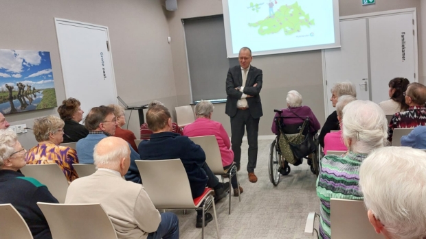 Burgemeester Segers te gast in de Dorpskamer van Noordeloos
