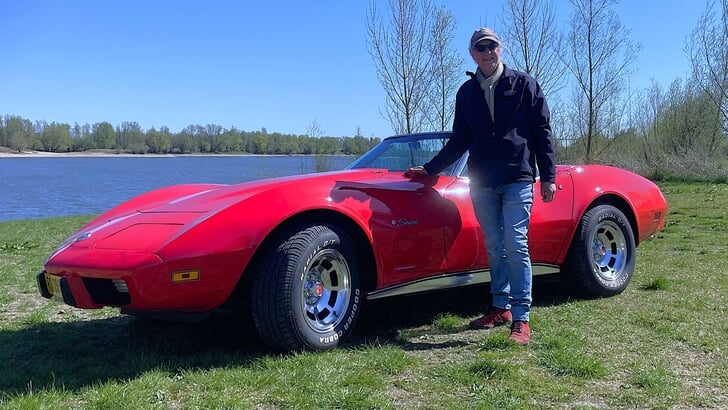 • De Chevrolet Corvette C3 Stingray uit 1975, de trots van Arie.
