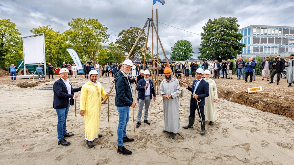 Start bouw moskee aan de Maurikstraat in Tiel.